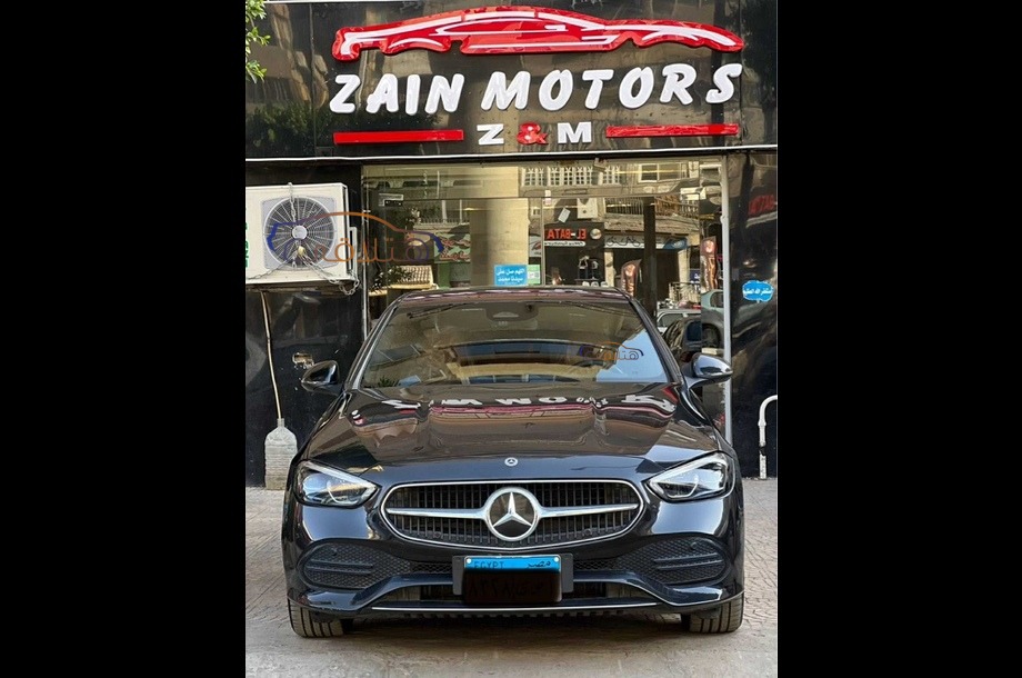 C 180 Mercedes أسود