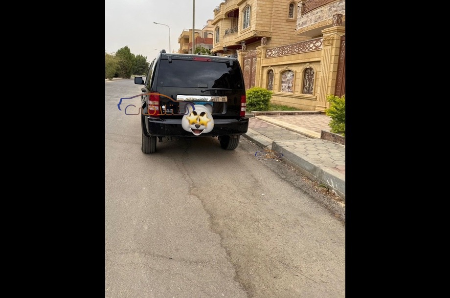 Cherokee Jeep أسود