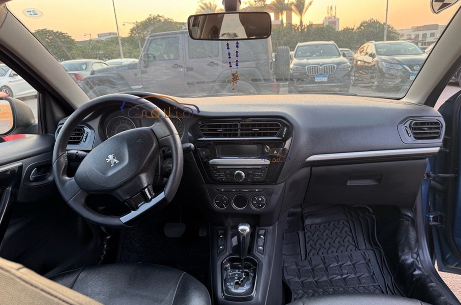 301 Peugeot أزرق