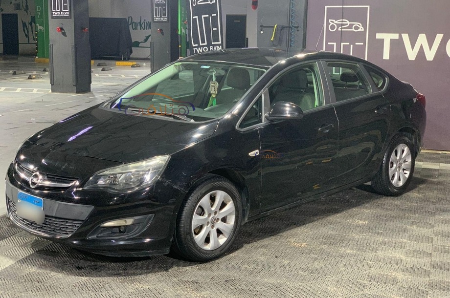 Astra Opel أسود