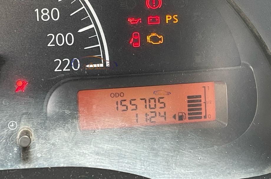 Sunny Nissan احمر