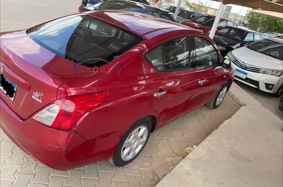 Sunny Nissan احمر