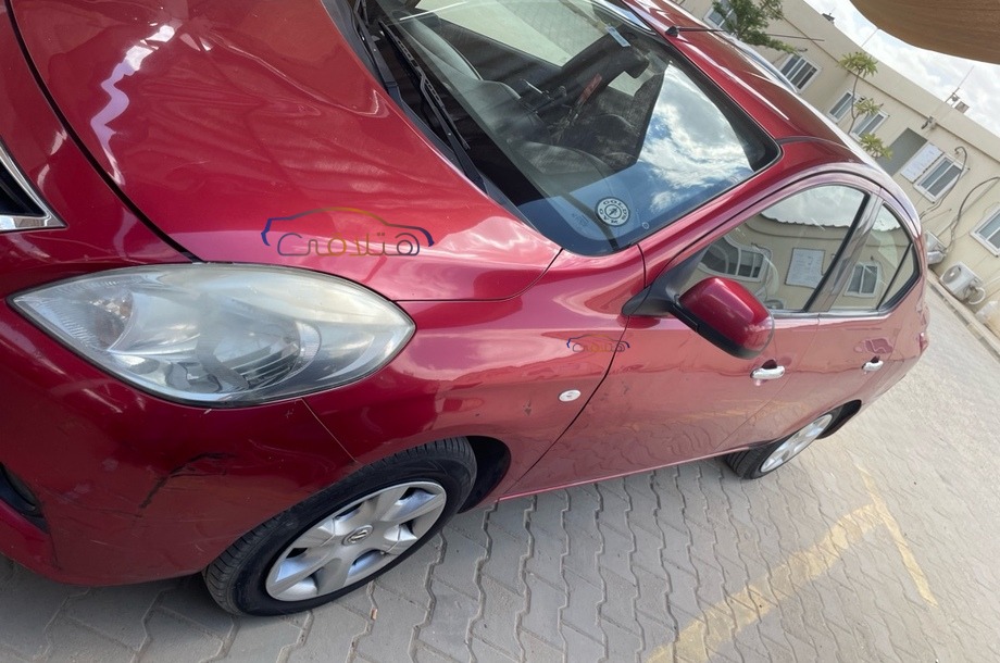 Sunny Nissan احمر