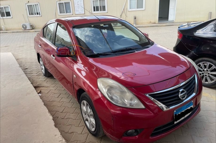 Sunny Nissan احمر