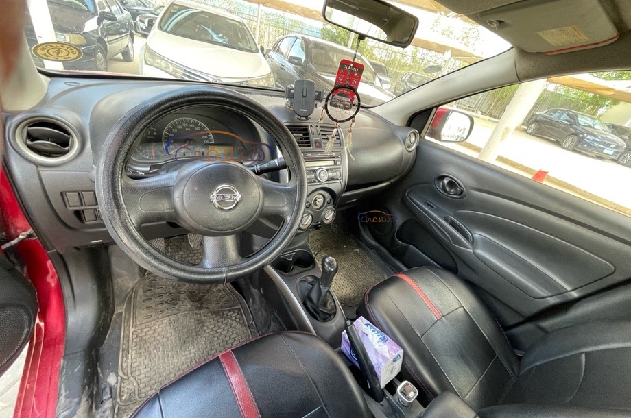 Sunny Nissan احمر