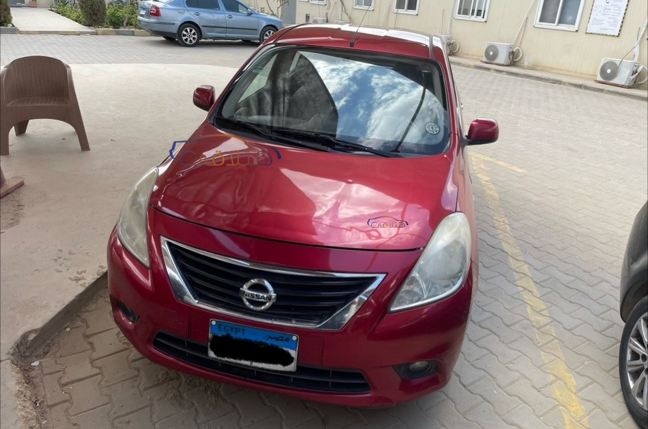 Sunny Nissan احمر