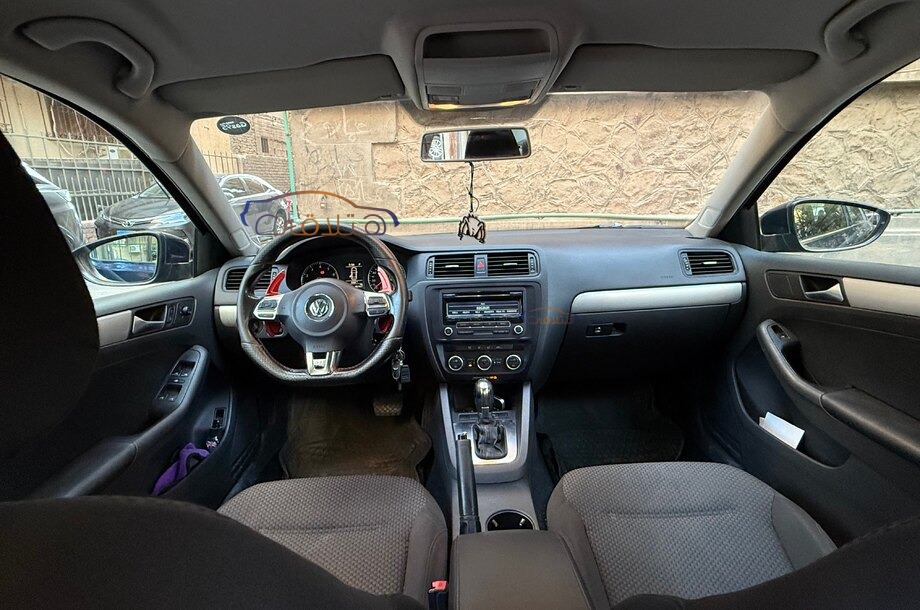 Jetta Volkswagen الأزرق الداكن