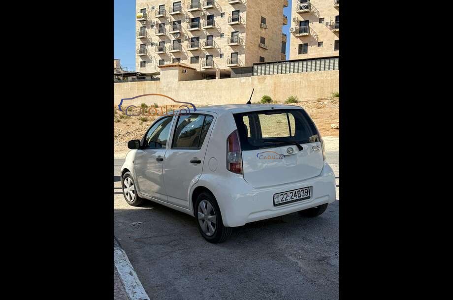 SIRION Daihatsu White