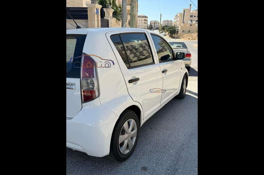 SIRION Daihatsu White