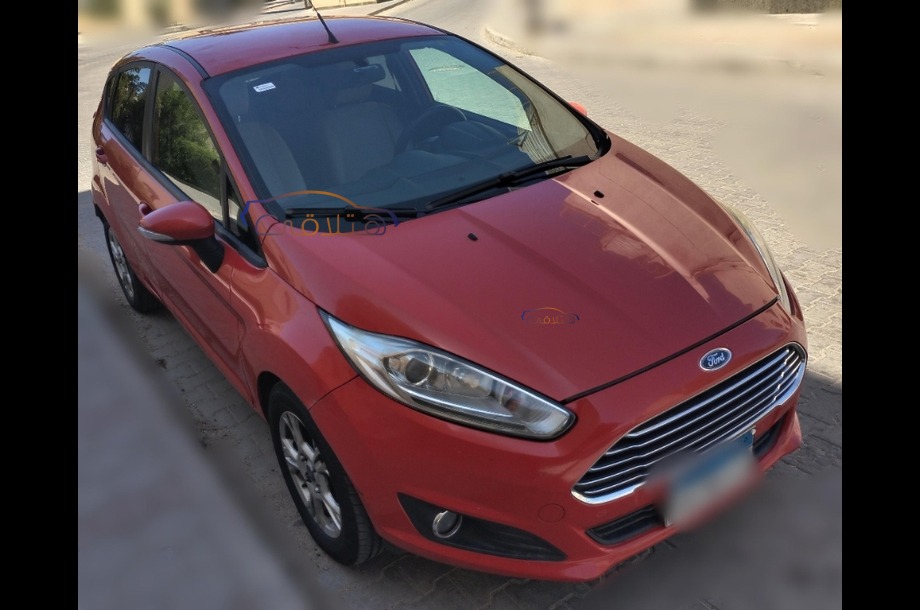 Fiesta Ford احمر