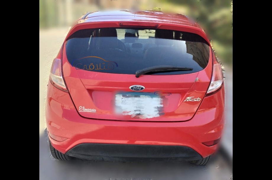Fiesta Ford احمر