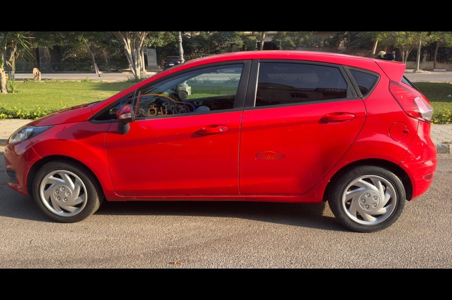 Fiesta Ford احمر