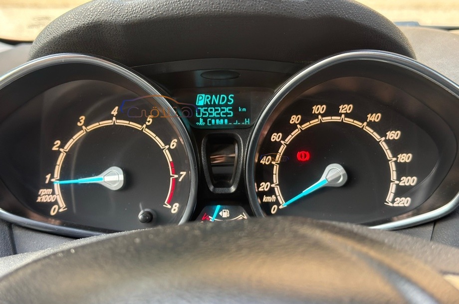 Fiesta Ford احمر