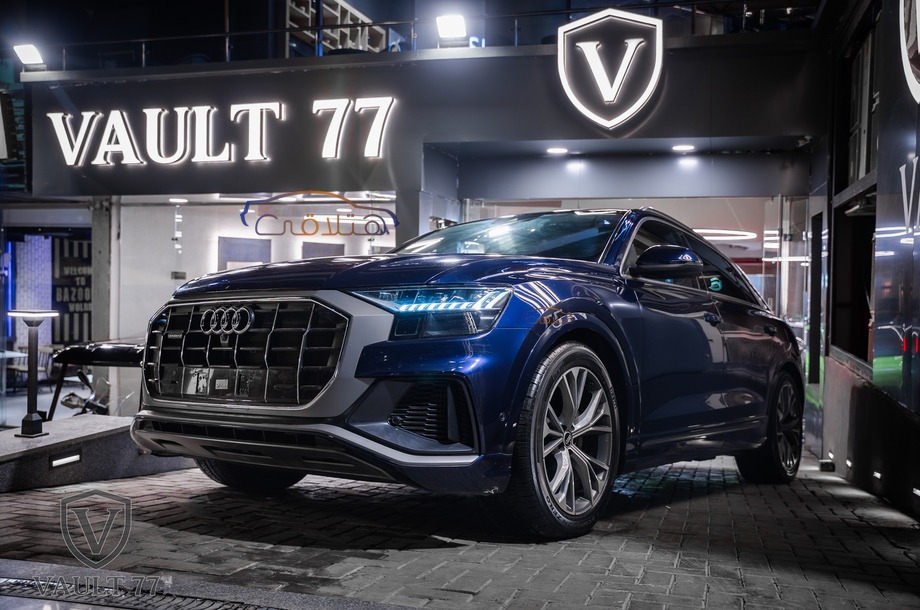 Q8 Audi Dark blue