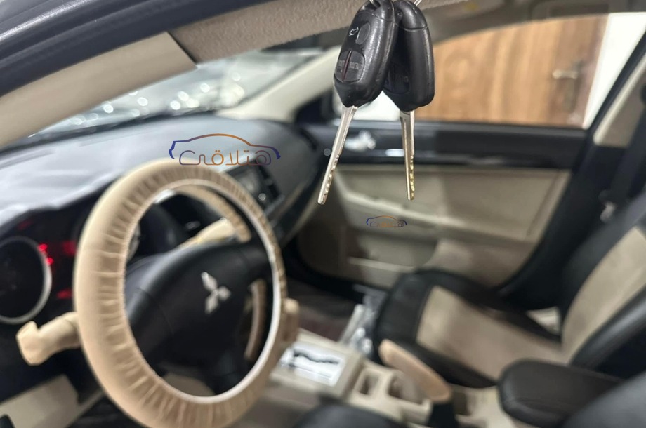 Lancer EX Shark Mitsubishi فضي