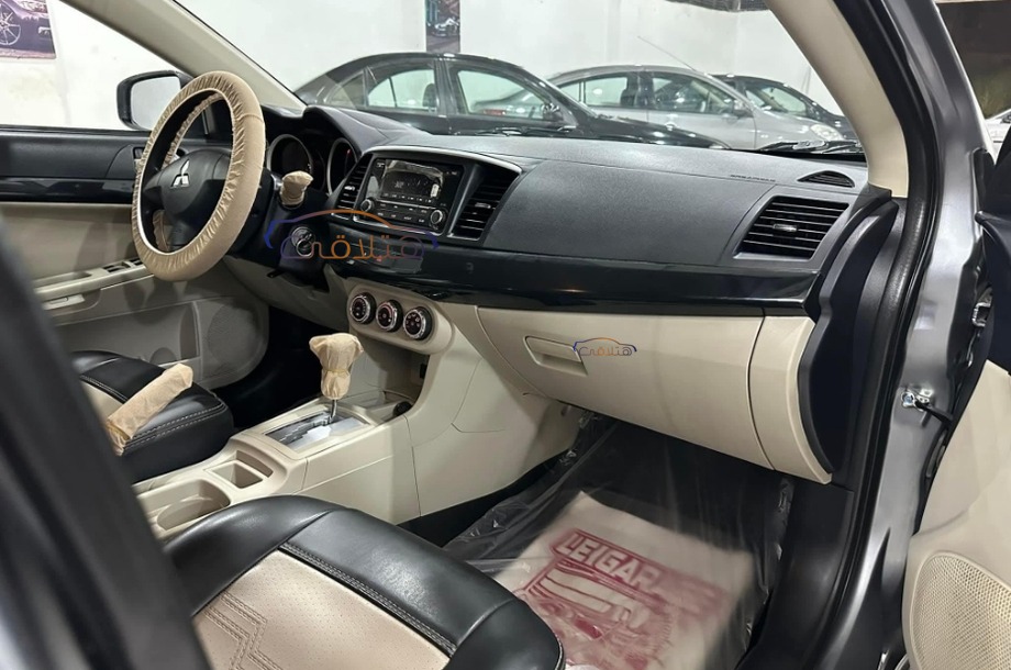 Lancer EX Shark Mitsubishi فضي