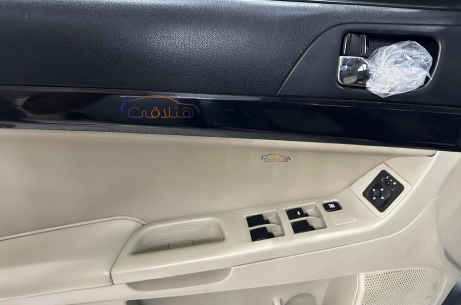 Lancer EX Shark Mitsubishi فضي