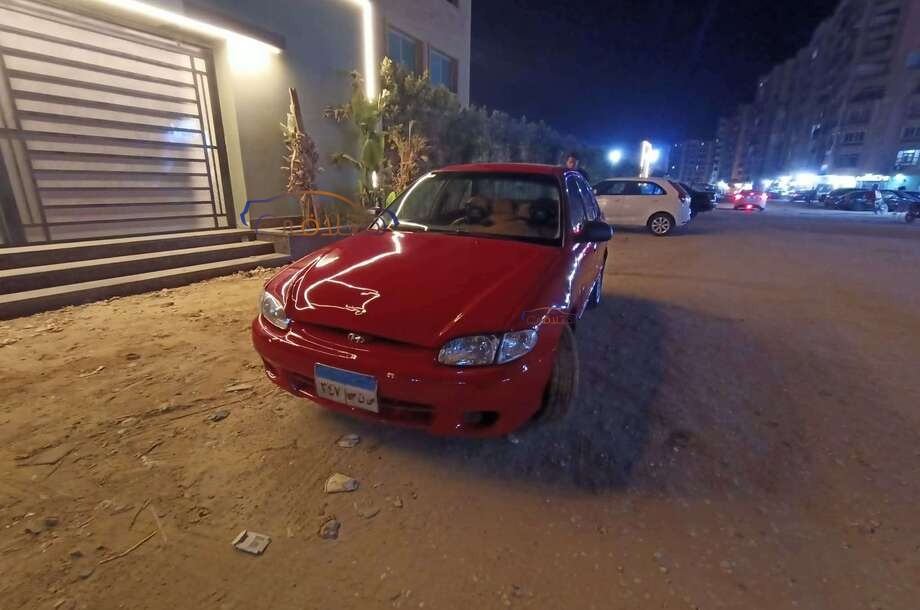 Accent Hyundai احمر