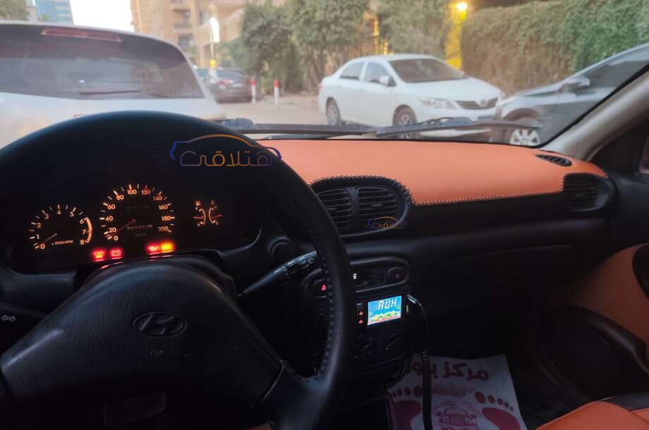 Accent Hyundai احمر