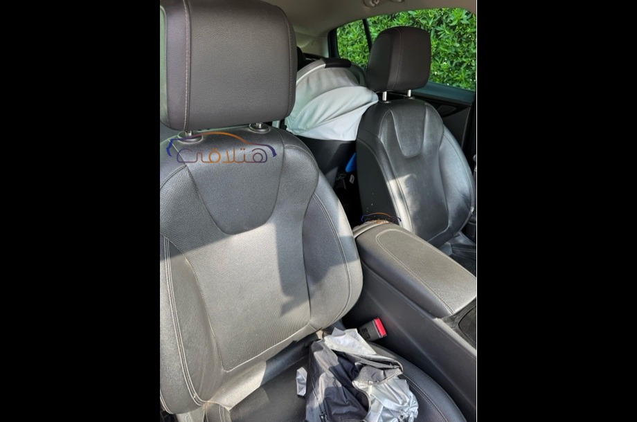 Insignia Opel الأزرق الداكن