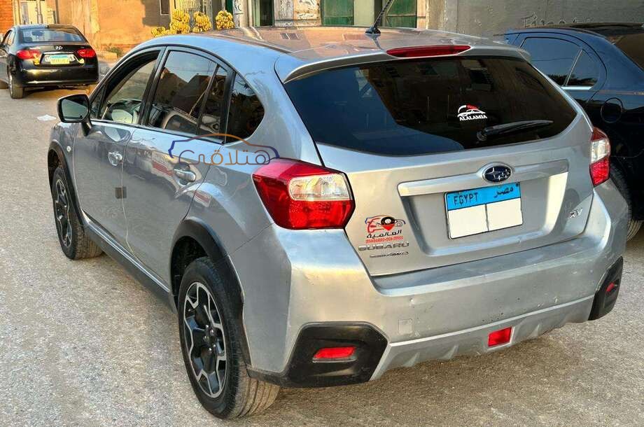 XV Subaru فضي