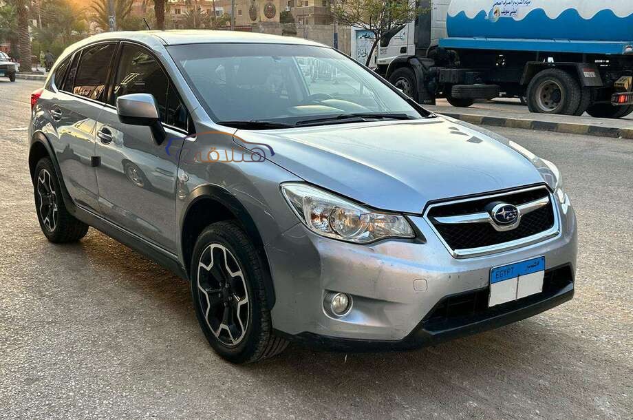 XV Subaru فضي