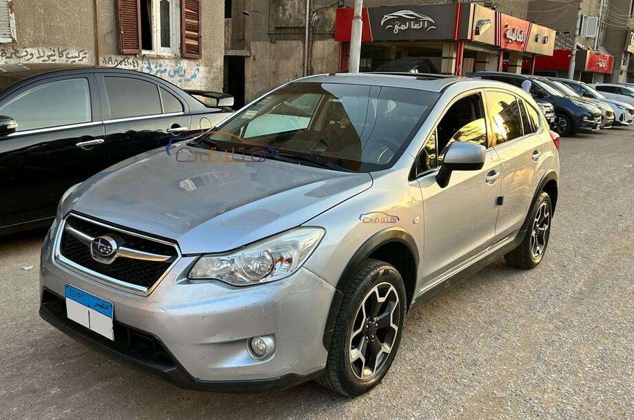 XV Subaru فضي