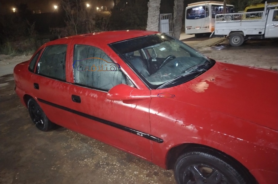 Vectra Opel احمر