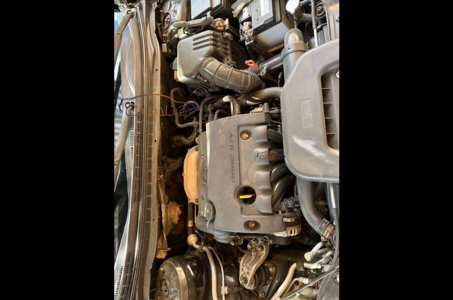 Elantra Hyundai أسود