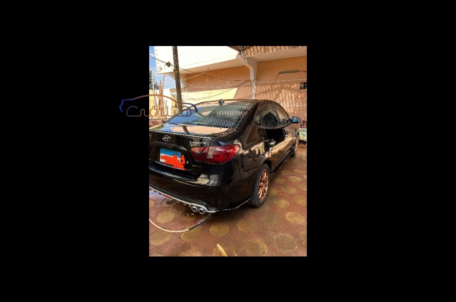 Elantra Hyundai أسود