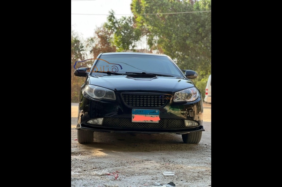 Elantra Hyundai أسود