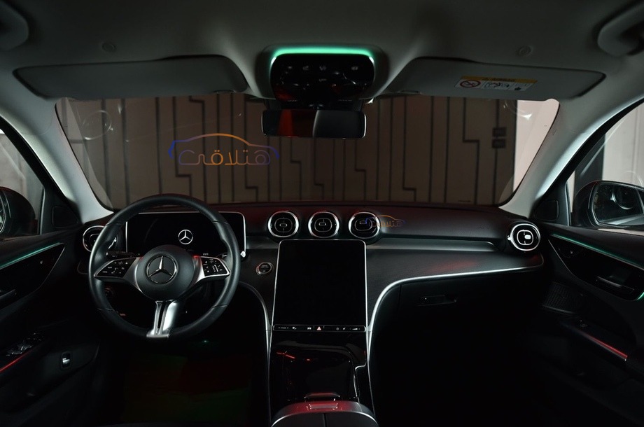 C 180 Mercedes أسود