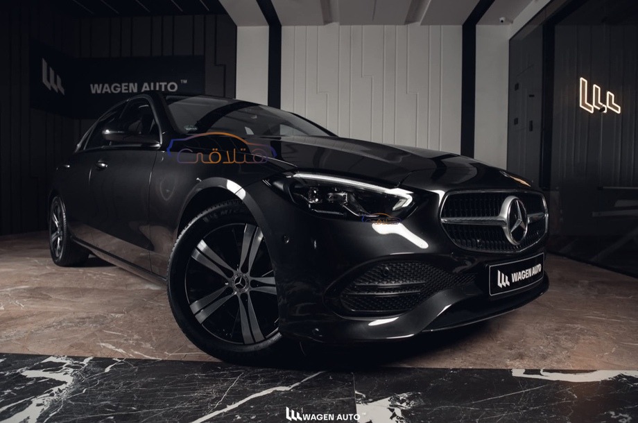 C 180 Mercedes أسود