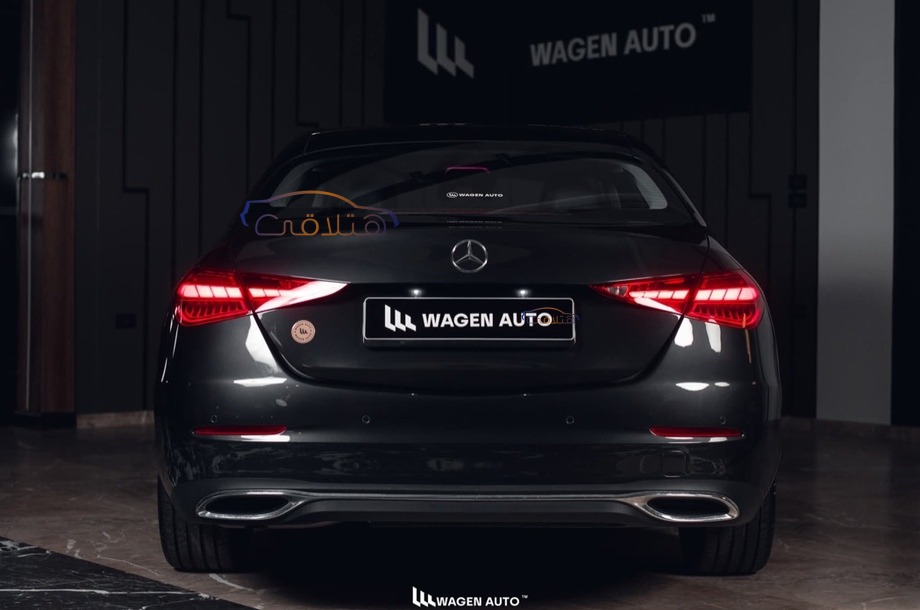 C 180 Mercedes أسود