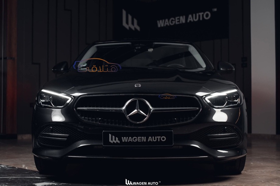 C 180 Mercedes أسود