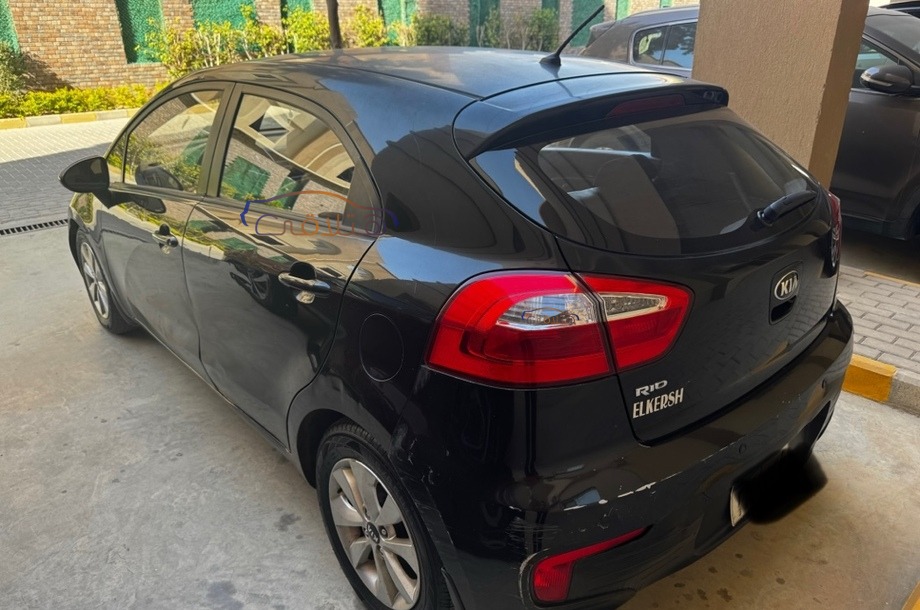 Rio Kia أسود