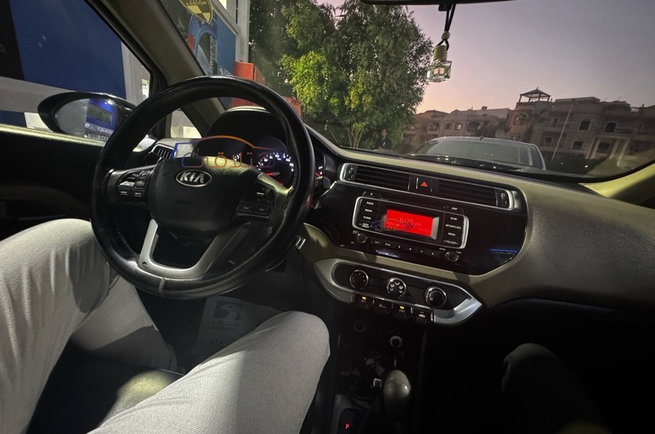 Rio Kia أسود