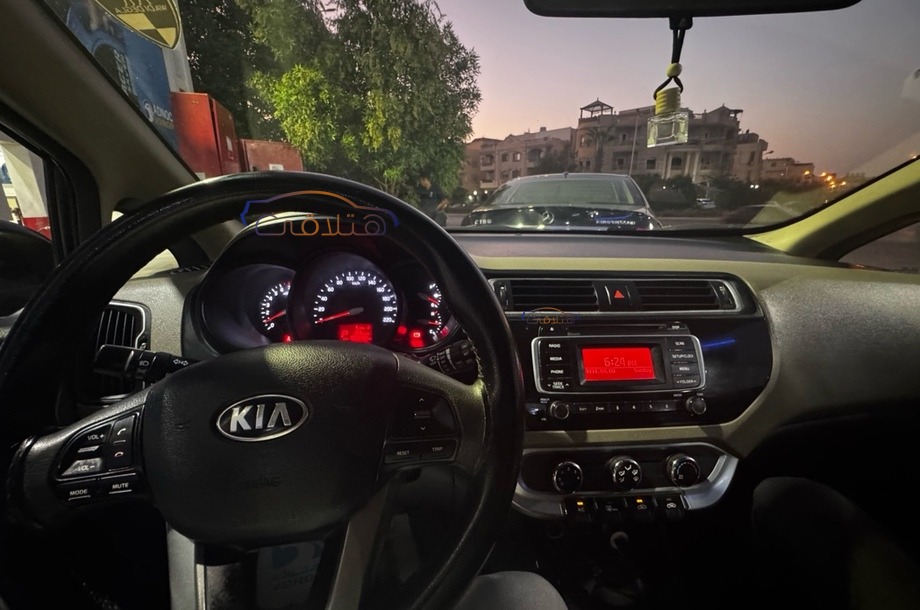 Rio Kia أسود