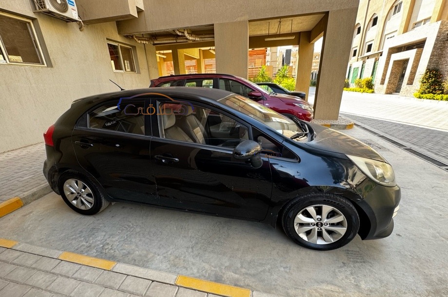 Rio Kia أسود