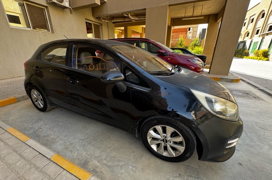 Rio Kia أسود