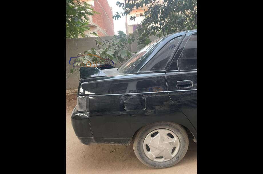 2110 Lada أسود