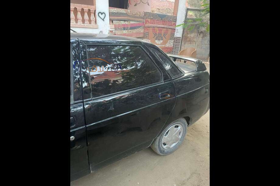 2110 Lada أسود