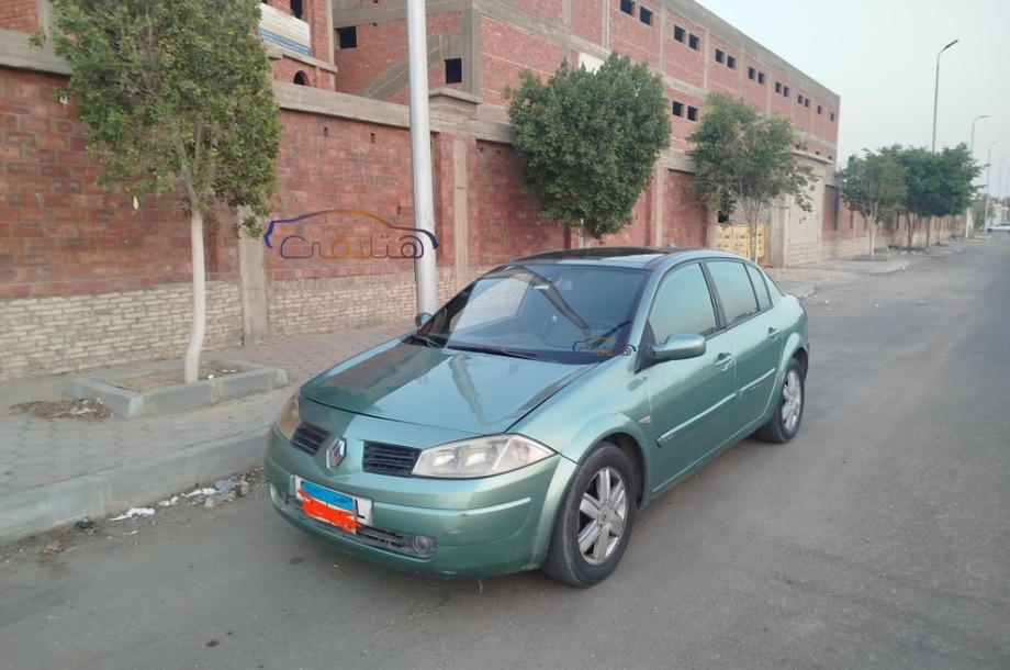 Megane Renault أخضر