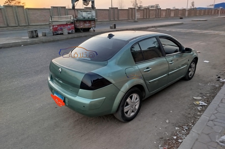 Megane Renault أخضر