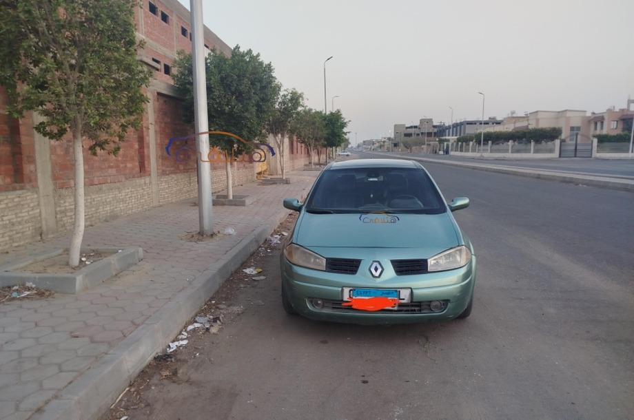 Megane Renault أخضر