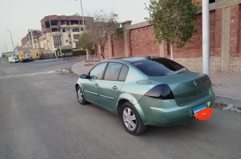 Megane Renault أخضر