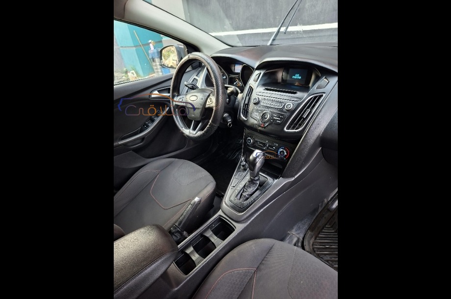 Focus Ford رمادي