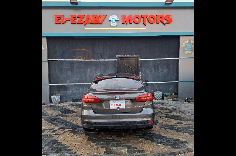 Focus Ford رمادي