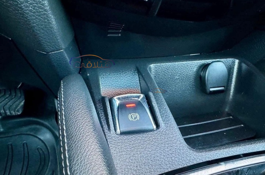 Qashqai Nissan أسود