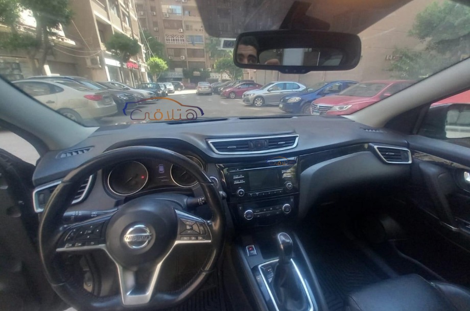 Qashqai Nissan أسود